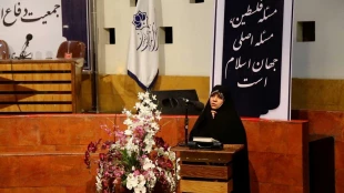 دختر حضرت امام (ره) در مراسم افتتاح دفتر جمعیت دفاع از ملت فلسطین در اصفهان:

جهان اسلام از فتنه تکفیریانِ وهابی – صهیونیستی در عذاب است 5
