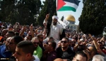 المقدسيون ينتصرون مجدداً..

فتح أبواب الأقصى أمام المصلين دون تحديد الأعمار أو وضع شروط وقيود 2