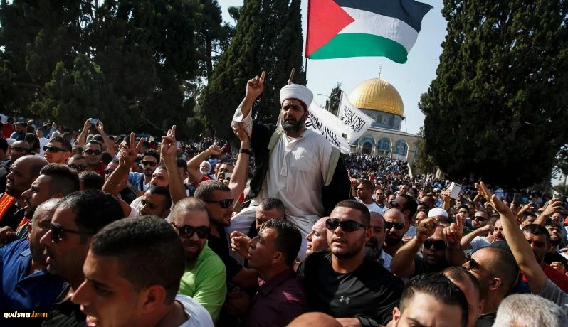المقدسيون ينتصرون مجدداً..

فتح أبواب الأقصى أمام المصلين دون تحديد الأعمار أو وضع شروط وقيود 2