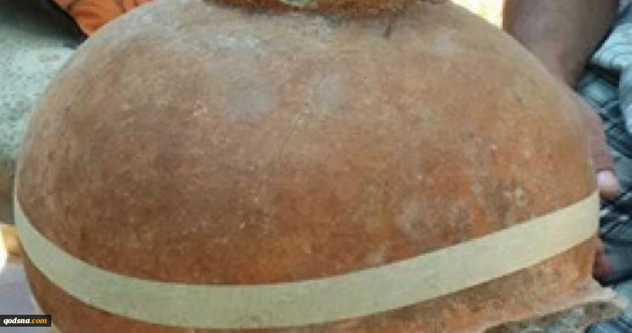 Ancient jar unearthed in blockaded Gaza  2