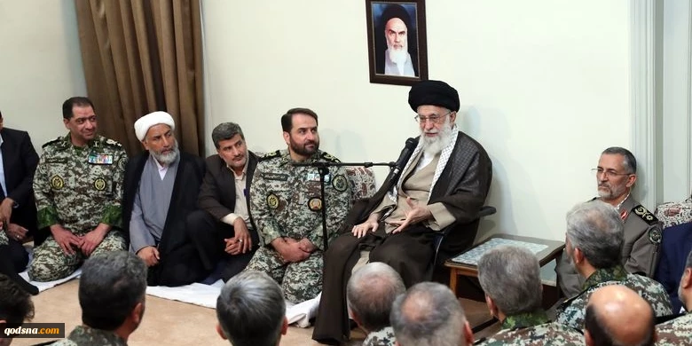 خلال استقباله لقادة ومسؤولی مقر خاتم الأنبیاء للدفاع الجوی؛ 

قائد الثورة الاسلامیة: مقر خاتم الانبیاء للدفاع الجوی هو الخط الأمامی للدفاع عن حیثیة ووجود البلاد 2