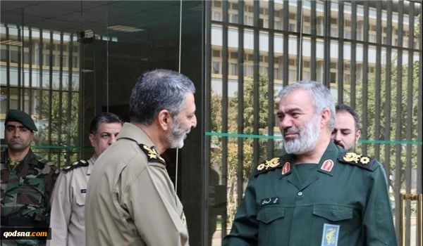 خلال لقاء العميد فدوي واللواء موسوي؛

بحرية الجيش والحرس الثوري تؤكدان تآزرهما لتكريس اقتدار ايران البحري

 2
