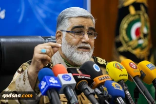 في تصريحات صحفية ادلي بها صباح اليوم؛

نائب القائد العام للجيش: الأعداء خارج المنطقة لايتبنون الإشتباك وجها لوجه