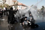 Violent clashes as Israelis protest joining army 10