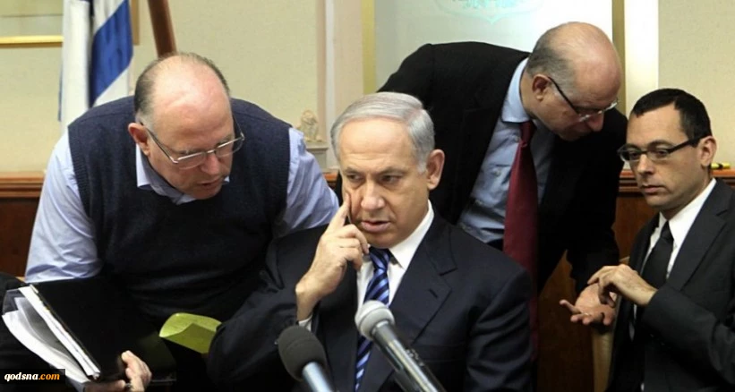 تسليم السلاح والاعتراف بالكيان

"الكابينت" يكشف عن 7 شروط للتعامل مع الحكومة الفلسطينية في ضوء المصالحة
 2
