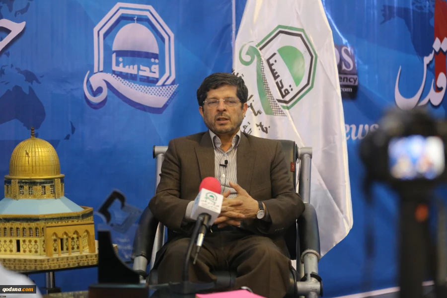 "خامه يار" خلال زيارته لجناح وكالة القدس للانباء في معرض الصحافة في طهران؛
وعد بلفور وتمهيد بريطانيا لقيام دولة إسرائيل جريمة مستمرة بحق الشعب الفلسطيني
 2