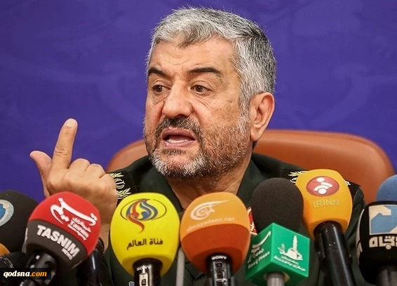 القائد العام لحرس الثورة الاسلامية:

استقالة الحريري جاءت بتوصية اسرائيلية- سعودية لاثارة الفوضى في لبنان
 2