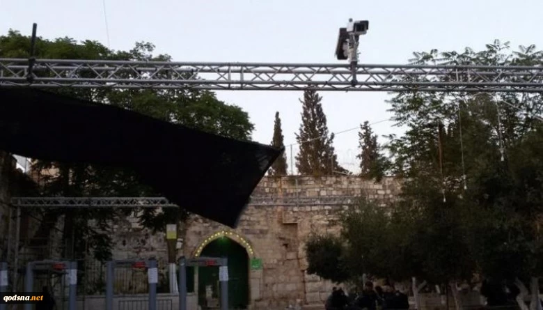 وفق الإعلام العبري؛

الاحتلال يركب كاميرات جديدة على مداخل المسجد الأقصى
 2