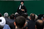 في كلمة له أمام الطلاب الجامعيين خلال مراسم أربعين الإمام الحسين (ع)؛

قائد الثورة الإسلامية: المسار الّذي قطعته الثورة الاسلامية مسارٌ يبعث على الأمل 2