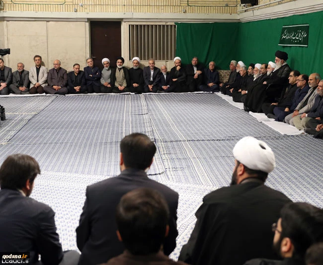 في كلمة له أمام الطلاب الجامعيين خلال مراسم أربعين الإمام الحسين (ع)؛

قائد الثورة الإسلامية: المسار الّذي قطعته الثورة الاسلامية مسارٌ يبعث على الأمل 2