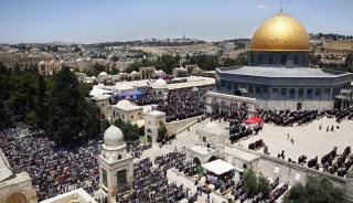 تاکید خطیب مسجدالاقصی بر رفع محاصره غزه ؛40 هزار فلسطینی در نماز جمعه مسجد الاقصی
