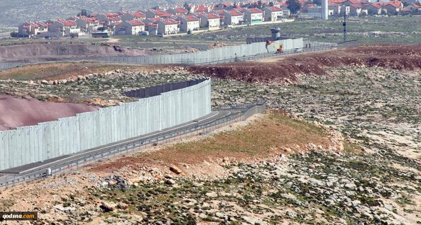 بالاضافة إلي وقف الحديث عن "حل الدولتين"،

وزير صهيوني يطالب بتوطين مليون مستوطن 
 2