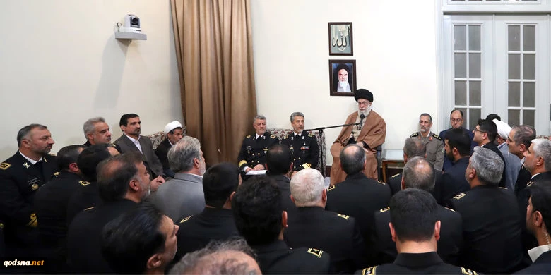 خلال استقبال سماحته قادة القوات البحرية في الجيش الايراني؛

قائد الثورة الإسلامية : القوات البحرية في الخط الاول للدفاع عن البلاد
 2