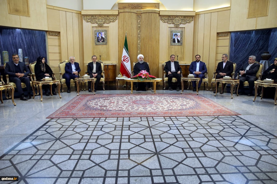 قبيل مغادرته طهران الي تركيا للمشاركة في القمة الاستثنائية لمنظمة التعاون الاسلامي في اسطنبول،

روحاني : القدس ارض المسلمين جميعا وستبقي عاصمة لفلسطين 2