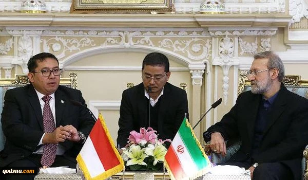 خلال لقائه نظيره الاندونيسي 

لاريجاني : ممارسات امريكا الشيطانية المحرضة على الحروب اخذت وتيرة متنامية
 2