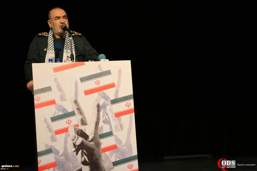 خلال كلمته في الملتقي الفكري الذي اقيم بحضور الضيوف المشاركين في مراسم ذكري الثورة الإسلامية؛

العميد سلامي: سقوط الشاه شكّل صدمة لاميركا وبداية لهزائمها في المنطقة والعالم 2