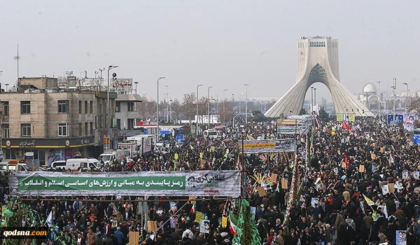 الاحتفالات في طهران انطلقت عبر 10 مسارات كبرى تنتهي جميعها الى ميدان آزادي (الحرية)؛

انطلاق المسيرات المليونية في كافة أنحاء ايران بذكرى انتصار الثورة الاسلامية 2