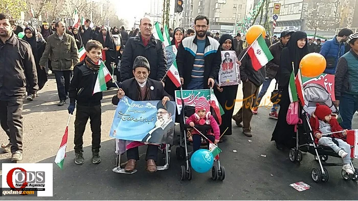 المسيرات في طهران انطلقت عبر 10 مسارات كبرى تنتهي جميعها الى ميدان آزادي (الحرية)؛

انطلاق المسيرات المليونية في كافة أنحاء ايران بذكرى انتصار الثورة الاسلامية 2