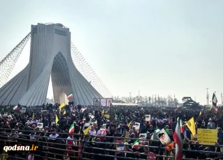 المسيرات في طهران انطلقت عبر 10 مسارات كبرى تنتهي جميعها الى ميدان آزادي (الحرية)؛

انطلاق المسيرات المليونية في كافة أنحاء ايران بذكرى انتصار الثورة الاسلامية