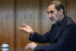 ايران متواجدة في سوريا بطلب من الحكومة الشرعية؛

ولايتي: المتواجدون في سوريا من دون اذن حكومتها الشرعية هم يجب ان يرحلوا منها
 2
