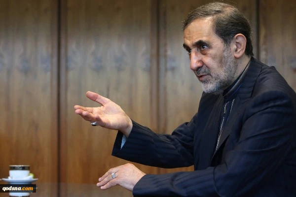 ايران متواجدة في سوريا بطلب من الحكومة الشرعية؛

ولايتي: المتواجدون في سوريا من دون اذن حكومتها الشرعية هم يجب ان يرحلوا منها
 2