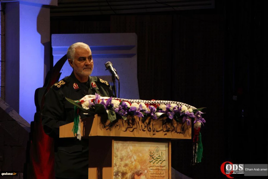 فی کلمته خلال مؤتمر تکریم الشهید القائد الحاج عماد مغنیة فی طهران؛

اللواء سلیمانی: اسم "عماد مغنیة" کان مرعباً للاعداء.. القصاص لدماء عماد هو اجتثاث الکیان الصهیونی
 2
