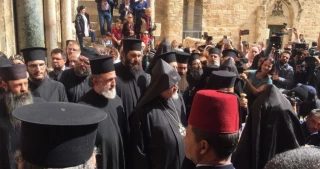 مجلس الكنائس يقرر فتح كنيسة القيامة؛

دلياني: تجميد الاحتلال لقرار فرض الضرائب على الكنائس "اعتراف بالهزيمة