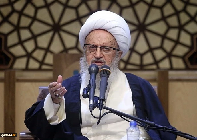 في تصريح ادلى به في بداية درس الفقه في مرحلة؛

آية الله مكارم شيرازي: الغربيون يسلحون السعودية لتدمير اليمن
 2