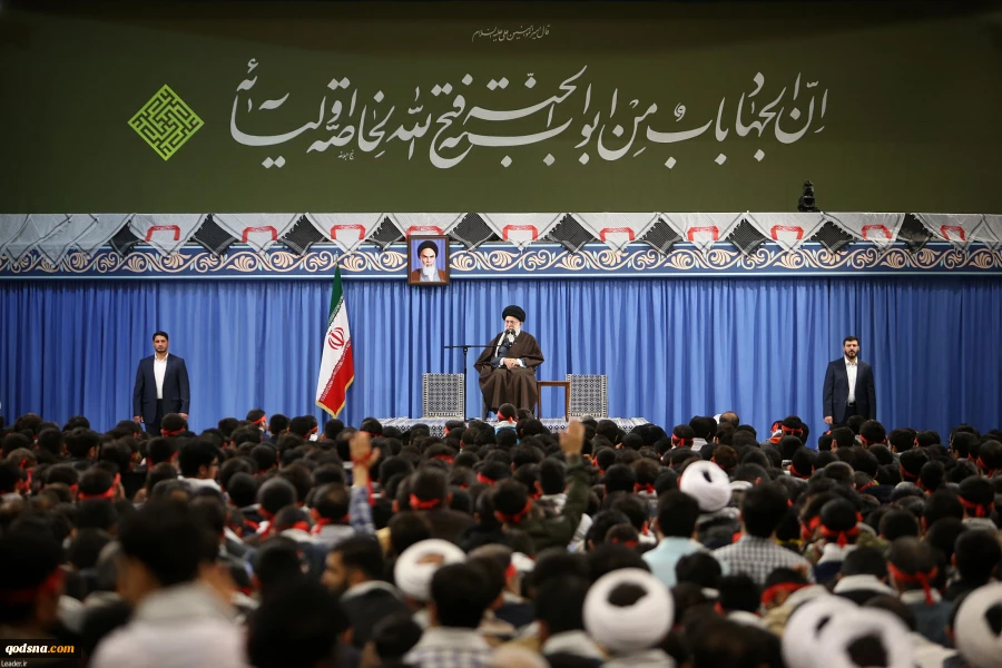 خلال استقباله حشدا غفيرا من فتية شباب محافظتي طهران والبرز؛

قائد الثورة الاسلامية : خشية القوي العالمية من تأثير الثورة الاسلامية كانت وراء الحرب المفروضة ضد ايران
 2