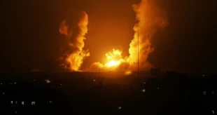 مهمترین تحولات فلسطین در 12 ساعت گذشته؛

تدابیر بی‌سابقه صهیونیستها در آستانه عید پسح در مسجدالاقصی/ مبارزی که  همزمان با سرطان و رژیم صهیونیستی جنگید/ آغاز مانور نظامی گردانهای عزالدین قسام/ بمباران جنوب غزه از سوی جنگنده های صهیونیستی 2