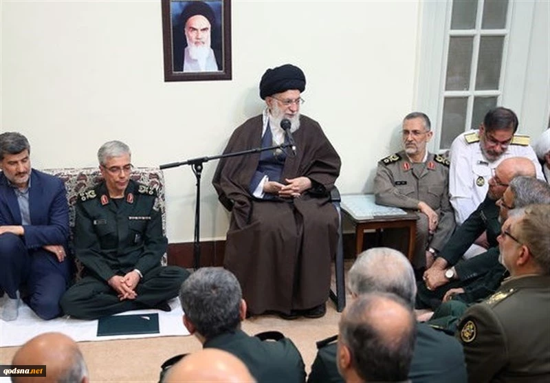 خلال استقباله اليوم الاحد عدد من كبار قادة القوات المسلحة الايرانية؛ 

قائد الثورة: سبب تزايد هجمات الاعداء هو شعورهم بالخطر من قدرة ايران المتزايدة 2