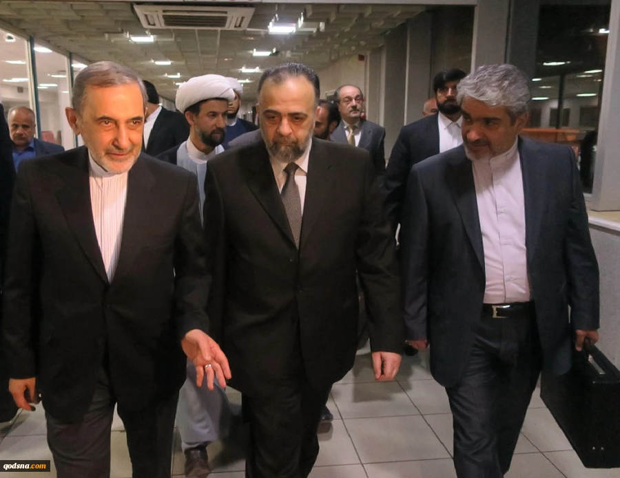 مؤكدا علي ان ايران تحمي الأراضي السورية بكل ما اُوتيت من قوة؛

ولايتي: الأعداء لم يحققوا انتصاراً خلال السبع سنوات الأخيرة في سوريا وسوف لن يحققوا شيئاً في المستقبل
 2