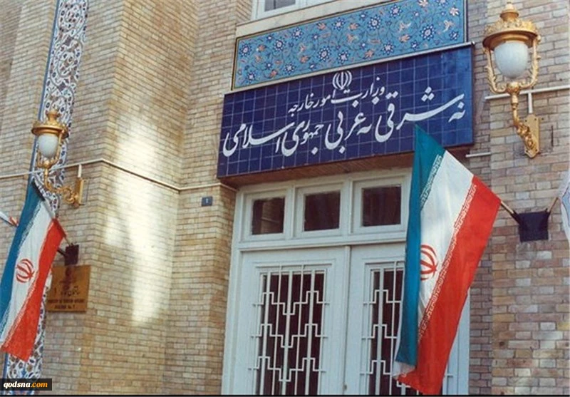 بيان وزارة الخارجية الإيرانية؛

إيران تدين العدوان الثلاثي الغربي على سوريا وتحذر من اثاره الاقليمية والدولية
 2