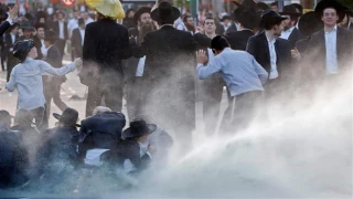 Mandatory Conscription protesters in Israel cracked down by stun grenades and water canon