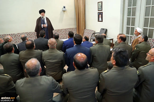 خلال استقبال القائد العام للجيش الايراني وجمع من قادة القوات البرية؛

قائد الثورة الإسلامية: ينبغي مواصلة التقدم ليكون الجيش غداً أقوى من اليوم 
 2