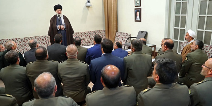 خلال استقبال القائد العام للجيش الايراني وجمع من قادة القوات البرية؛

قائد الثورة الإسلامية: ينبغي مواصلة التقدم ليكون الجيش غداً أقوى من اليوم 2