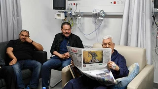 رسانه های فلسطینی:

محمود عباس همچنان در بیمارستان می ماند