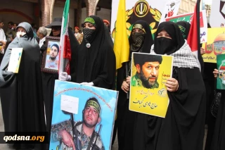 دیدار و گفتگوی دبیر دفتر جمعیت دفاع از ملت فلسطین استان خوزستان با خانواده شهید مدافع حرم شهید رضا عادلی در حاشیه راهپیمایی روز جهانی قدس