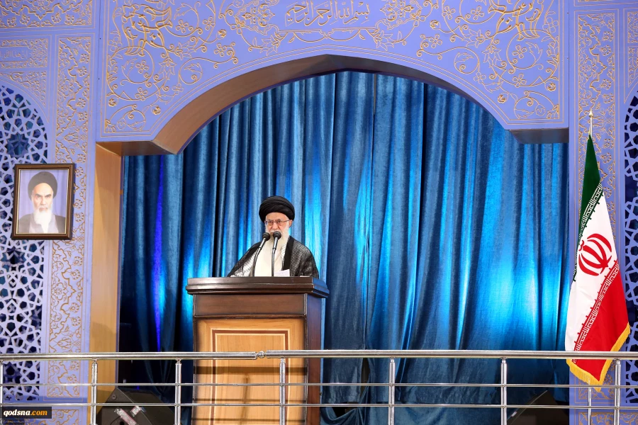 قائد الثورة الاسلامية في خطبة عيد الفطر السعيد:

امريكا هزمت في المنطقة والشعب الايراني لن يستسلم 2