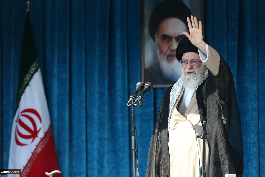 قائد الثورة الاسلامية في خطبة عيد الفطر السعيد:

امريكا هزمت في المنطقة والشعب الايراني لن يستسلم 2