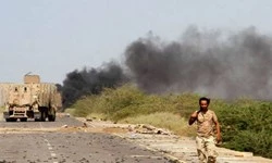 جدیدترین اخبار از نبرد ساحل غربی یمن:

 درگیری شدید در اطراف فرودگاه الحدیده؛ حملات هوایی عربستان سنگین است