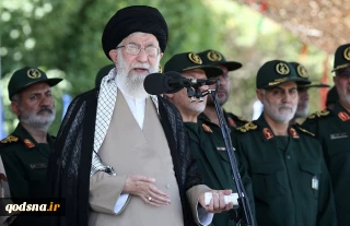 رهبر معظم انقلاب اسلامی در مراسم دانش‌آموختگی دانشجویان دانشگاه امام حسین(ع):

در مقابل برنامه دشمن روزبه‌روز پیوند با مردم را تقویت می‌کنیم/ «منافقین، با ظاهر اسلامی و با باطنی خبیث و کفرآمیز و بی هویت» حتی حاضر به همراهی با صدام بدنام نیز شدند