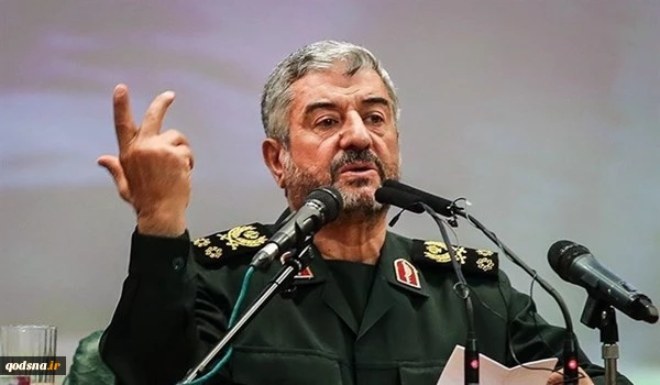 القائد العام لحرس الثورة الاسلامية:

جاهزون تماما للتصدي لمؤامرات الاعداء
 2