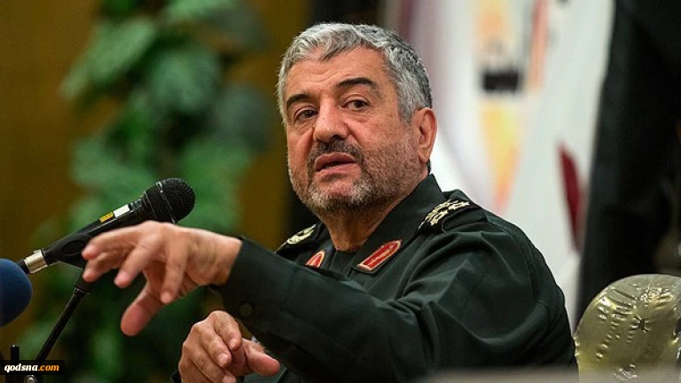 في كلمة القاها خلال ملتقى "رواد الجهاد والشهادة" في طهران، 

قائد الحرس الثوري الايراني: نستطيع افهام الاعداء ماذا يعني استخدام مضيق هرمز من قبل الجميع او لا أحد

 2
