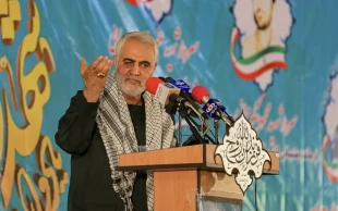 سردار سلیمانی: 

ترامپ شاید جنگ را آغاز کند اما پایان دهنده آن ما هستیم 2