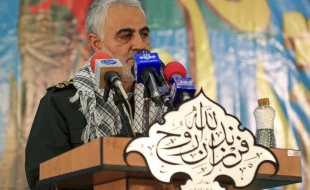سردار سلیمانی: 

ترامپ شاید جنگ را آغاز کند اما پایان دهنده آن ما هستیم 3