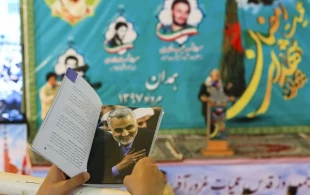 سردار سلیمانی: 

ترامپ شاید جنگ را آغاز کند اما پایان دهنده آن ما هستیم 4