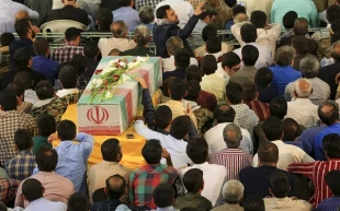 سردار سلیمانی: 

ترامپ شاید جنگ را آغاز کند اما پایان دهنده آن ما هستیم 7