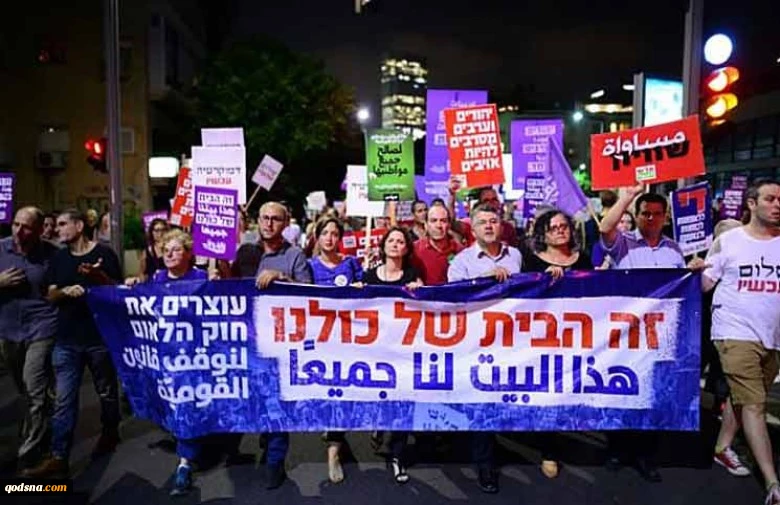 في مدينة تل أبيب

آلاف الدروز يشاركون في أضخم تظاهرة ضد "قانون القومية"
 2