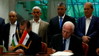 الحیات از موافقت اکثر گروههای فلسطینی با توافق آتش بس خبر داد:

علت مخالفت جبهه خلق با توافق آتش بس/ هیاتی از جنبش فتح به قاهره می‎رود